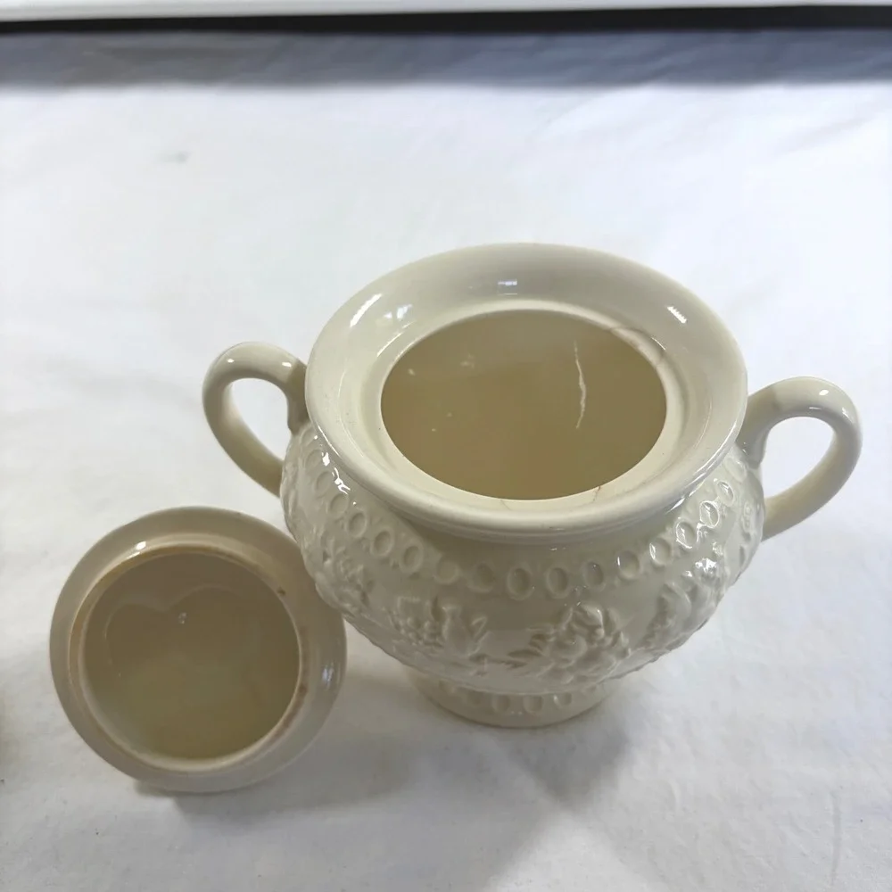 1960's Wedgwood Etruria Barlaston Wellesley Creamer, Sugar Bowl & Gravy Boat Set
